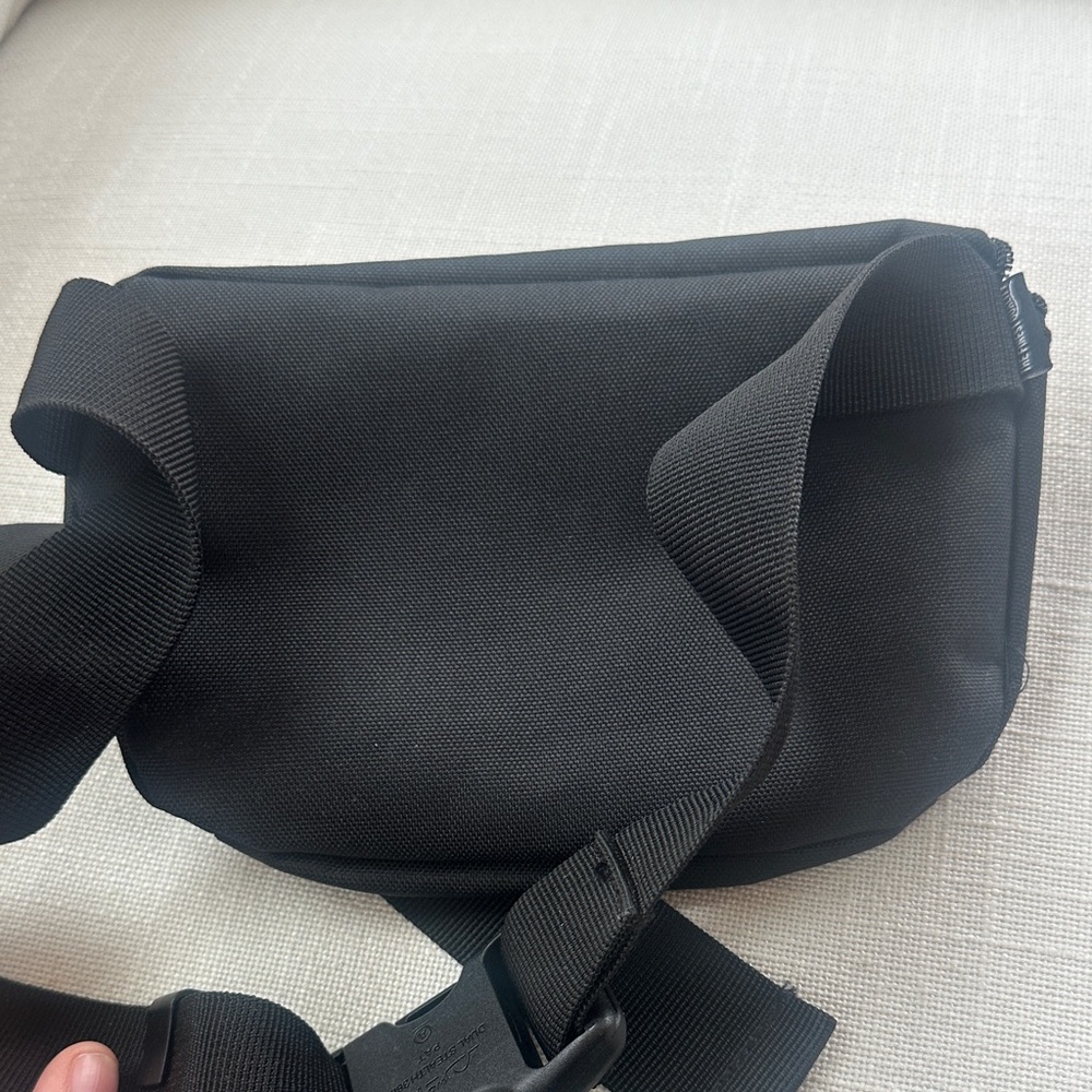 NEW Herschel Black Waist Pack / Fanny Pack | Adjustable Strap - Picture 4 of 10